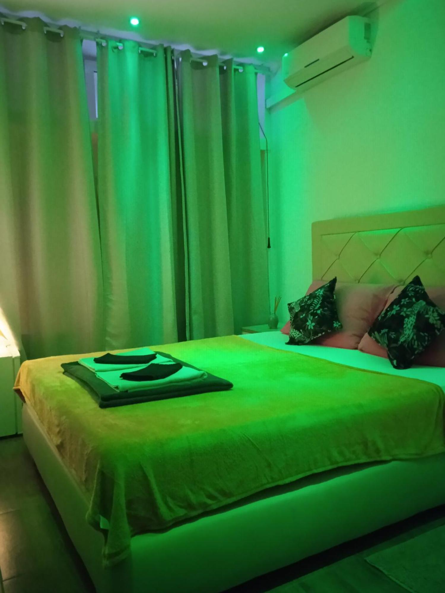 Dioklecijan Delux Hostel สปลิท ภายนอก รูปภาพ