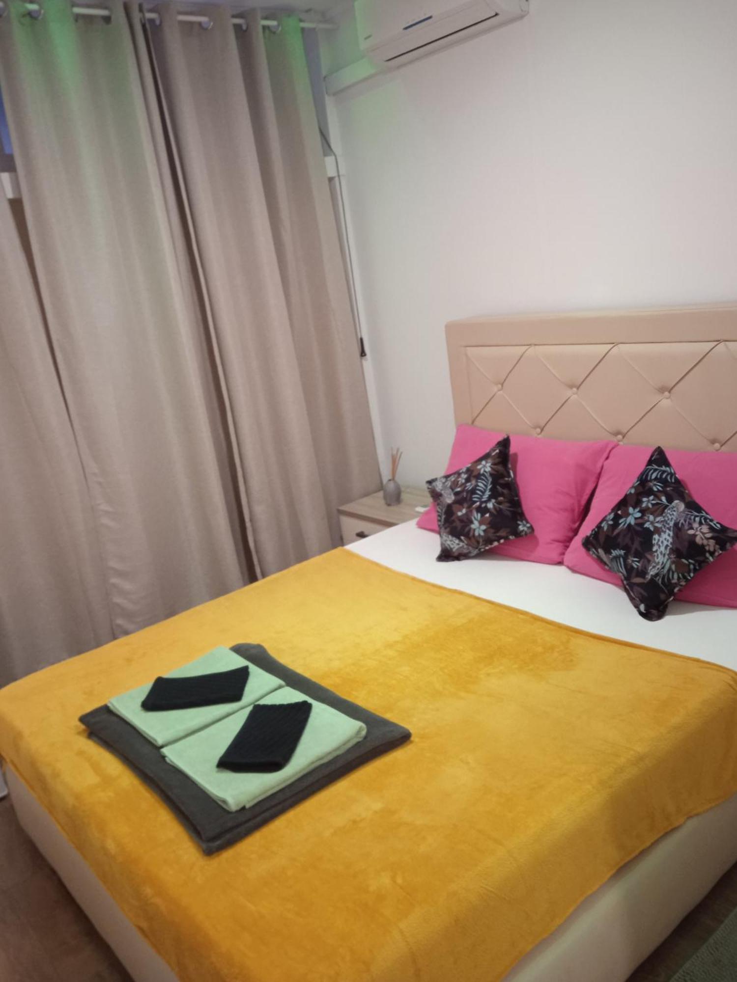 Dioklecijan Delux Hostel สปลิท ภายนอก รูปภาพ