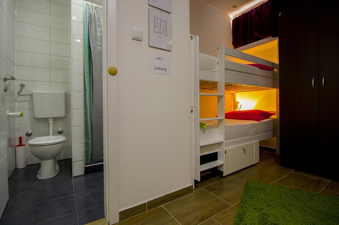 Dioklecijan Delux Hostel สปลิท ภายนอก รูปภาพ
