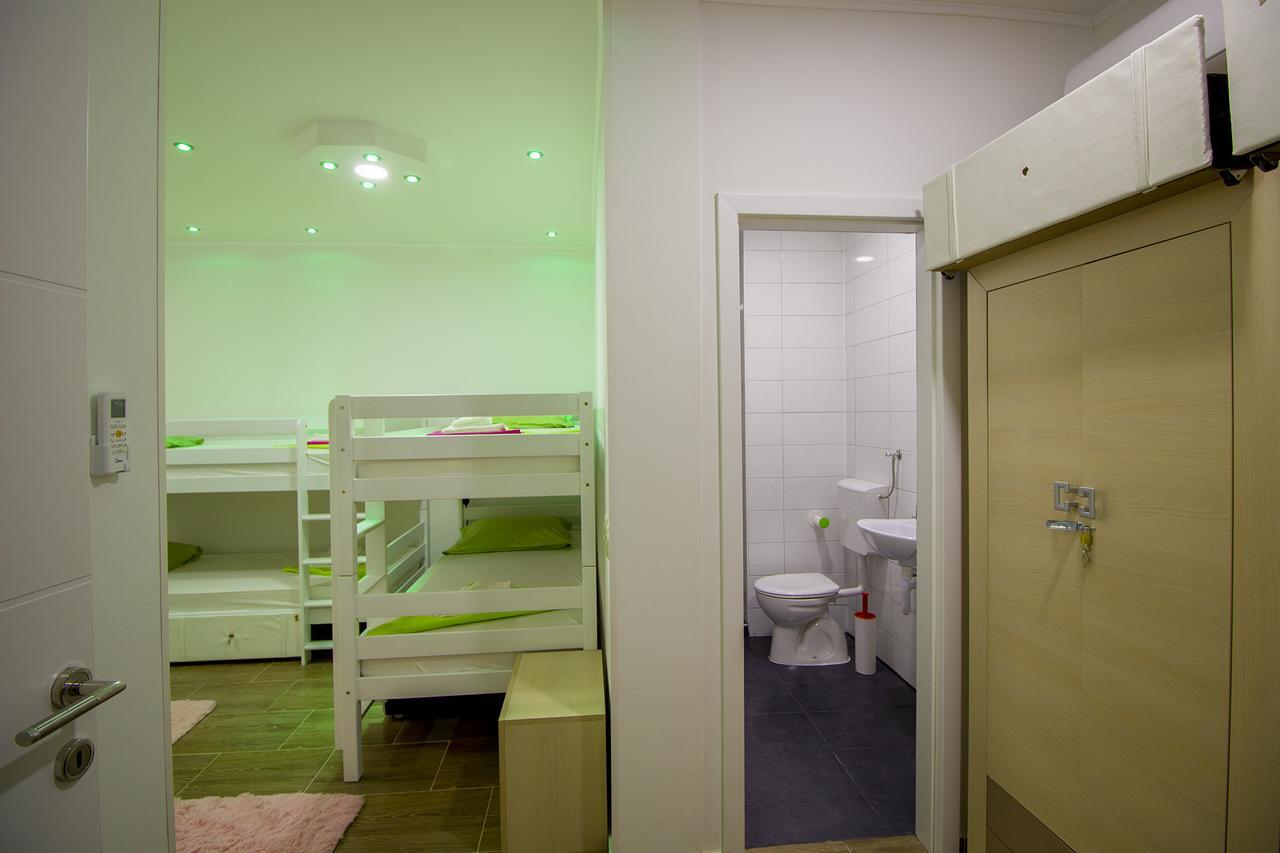 Dioklecijan Delux Hostel สปลิท ภายนอก รูปภาพ